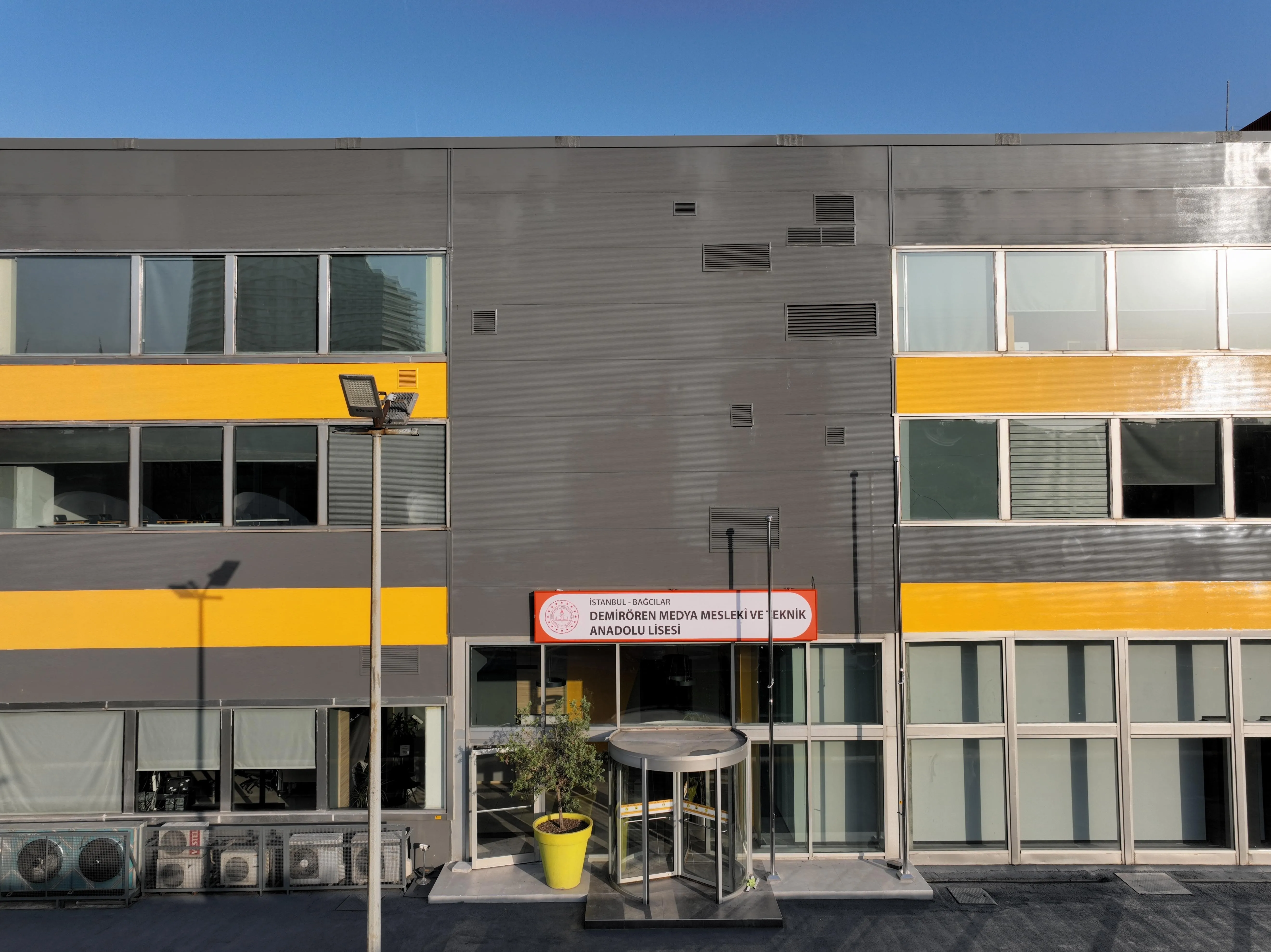 Demirören Medya Ve Teknoloji Mesleki Ve Teknik Anadolu Lisesi fotoğrafı