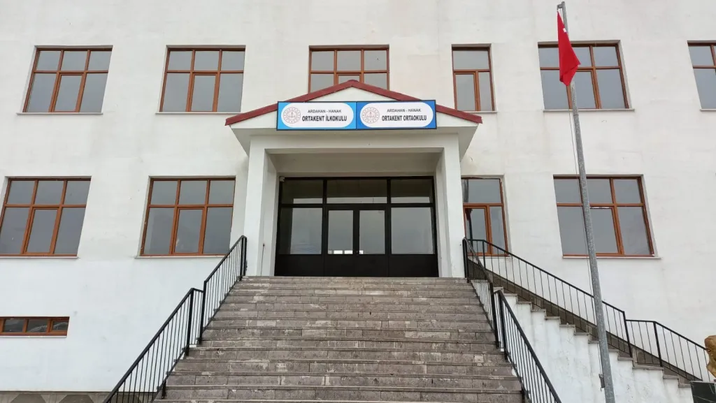 Hanak Ortakent Ortaokulu fotoğrafı