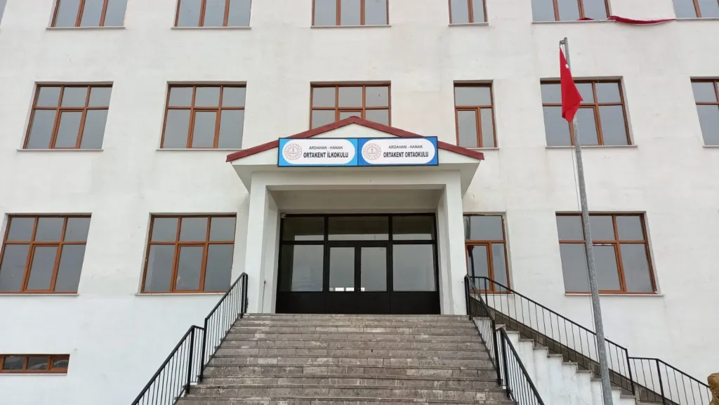 Hanak Ortakent İlkokulu fotoğrafı