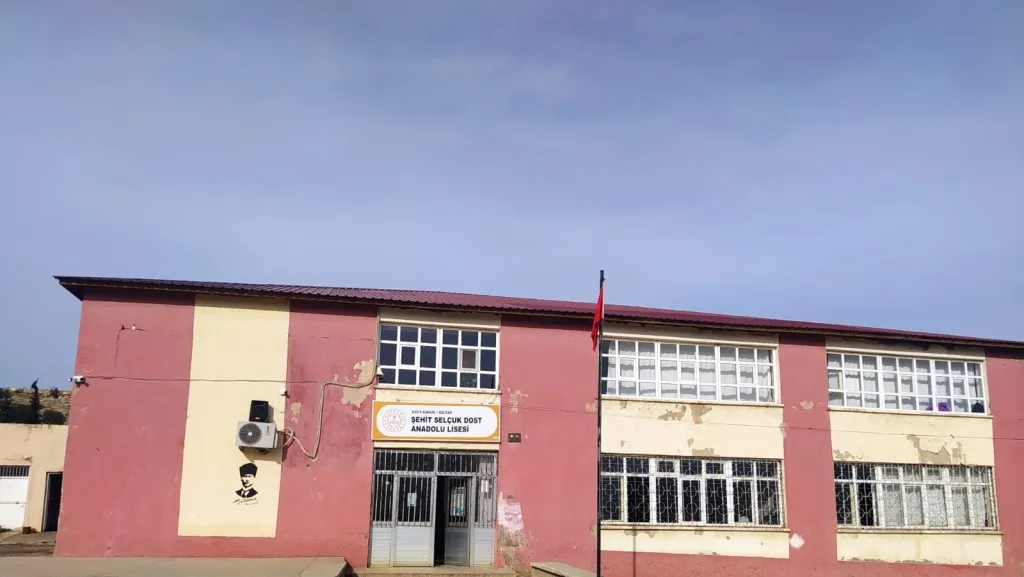 Şehit Selçuk Dost Anadolu Lisesi fotoğrafı