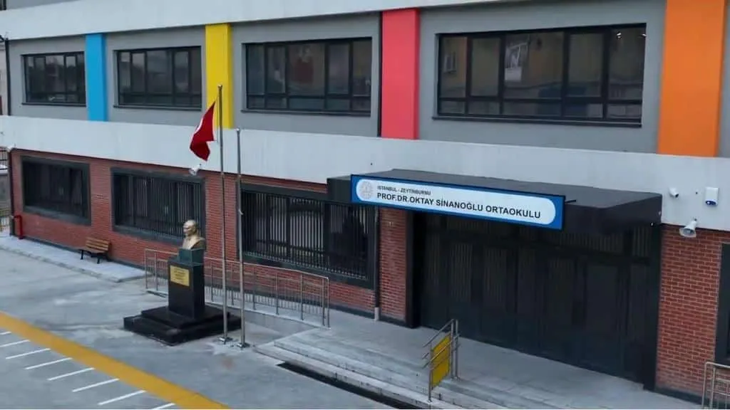 Prof. Dr. Oktay Sinanoğlu Ortaokulu