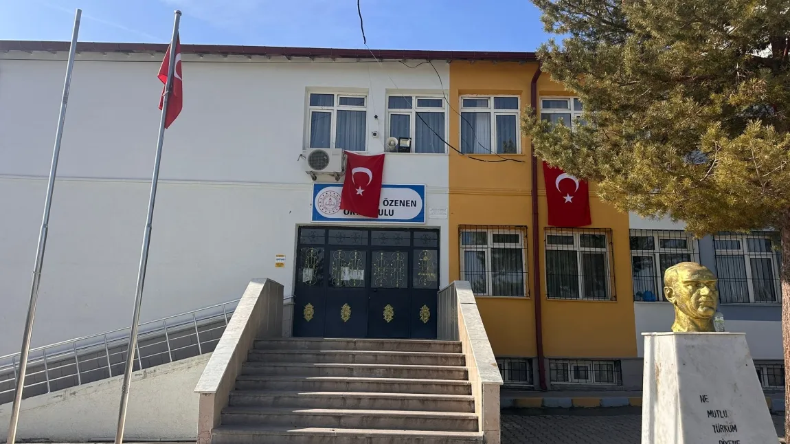 Hüseyin Özenen Ortaokulu fotoğrafı