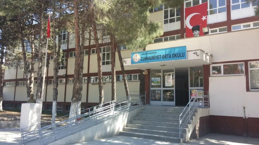Cumhuriyet Ortaokulu fotoğrafı