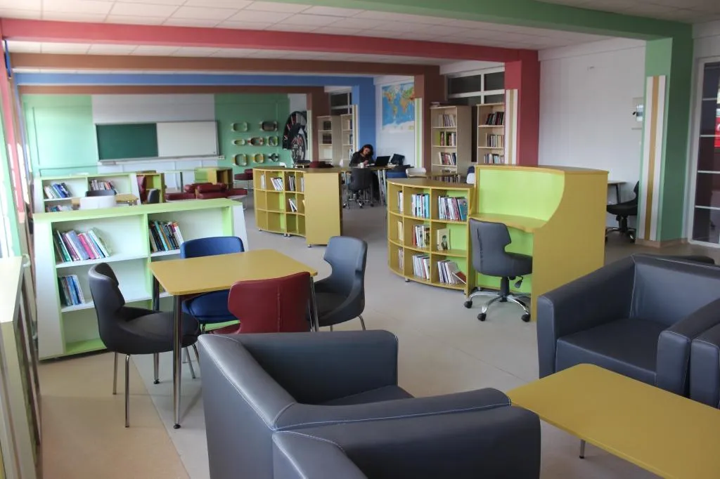 Nalân Kaynak Anadolu Lisesi