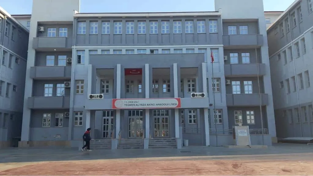 Çiğli Teğmen Ali Rıza Akıncı Anadolu Lisesi fotoğrafı