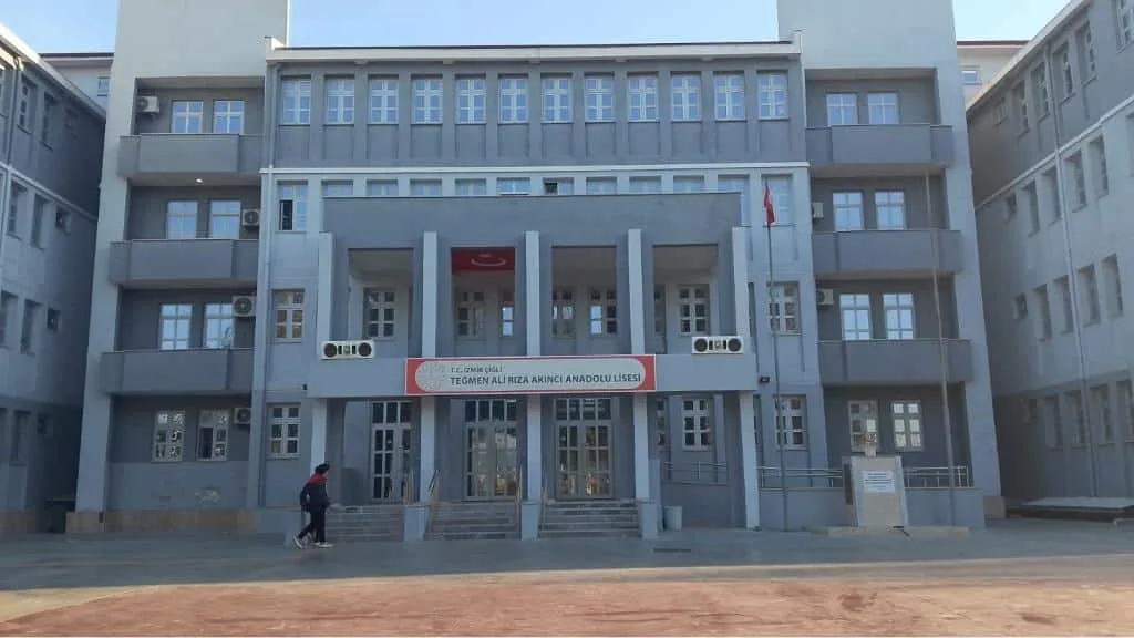 Çiğli Teğmen Ali Rıza Akıncı Anadolu Lisesi fotoğrafı