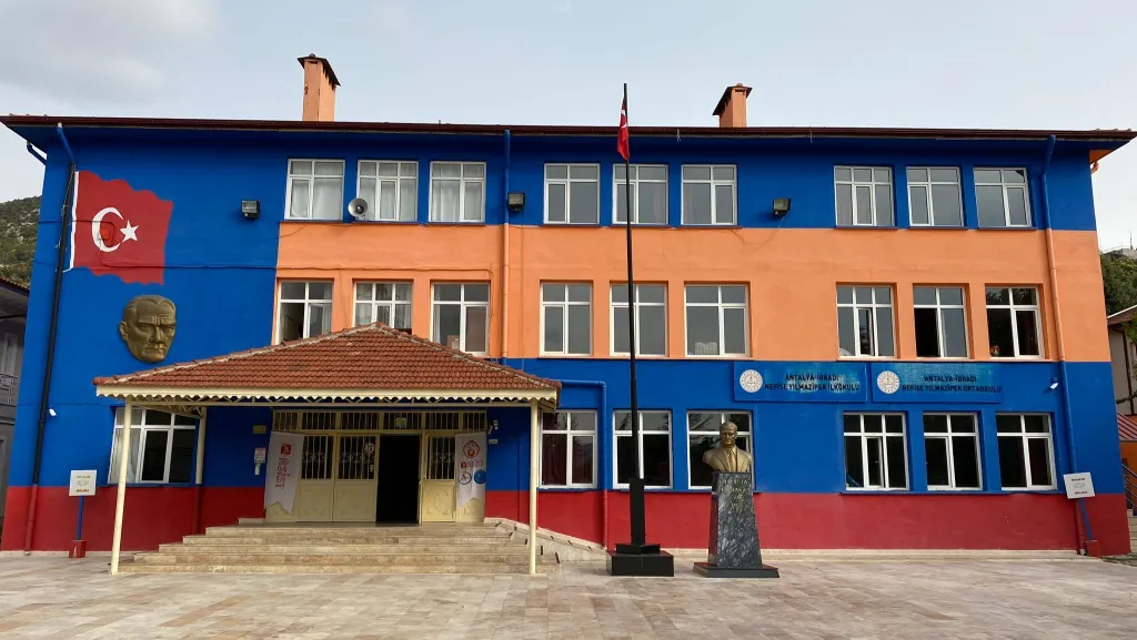 Nefise Yılmaz İpek Ortaokulu fotoğrafı