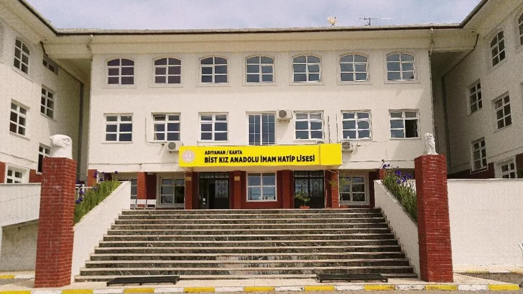 Kahta Borsa İstanbul Kız Anadolu İmam Hatip Lisesi fotoğrafı