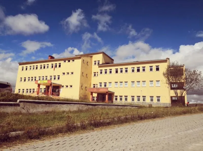 Hanak Şehit Caner Çelik Çok Programlı Anadolu Lisesi fotoğrafı
