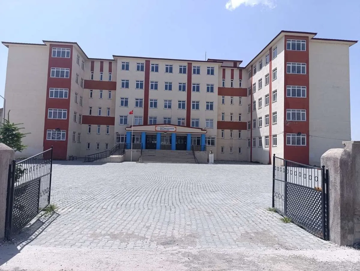 Şehit Ömer Halisdemir Anadolu Lisesi