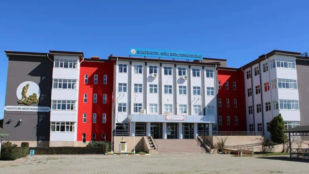 Eczacı Bahattin-Sevinç Erdinç Fen Lisesi fotoğrafı