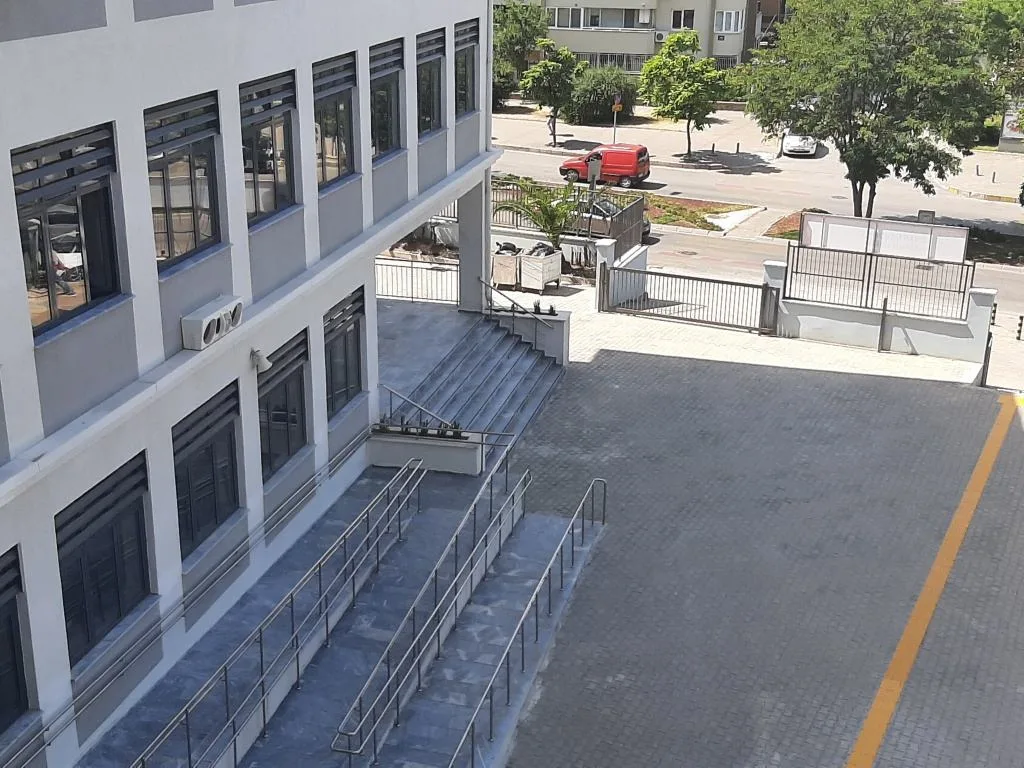 Adnan Menderes Anadolu Lisesi