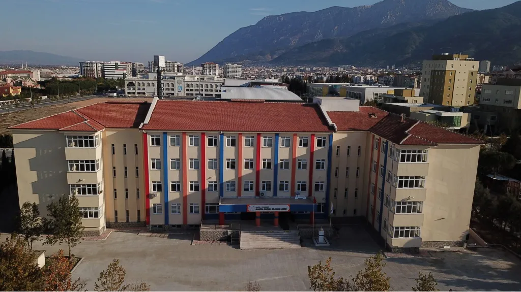 Manisa Sosyal Bilimler Lisesi fotoğrafı