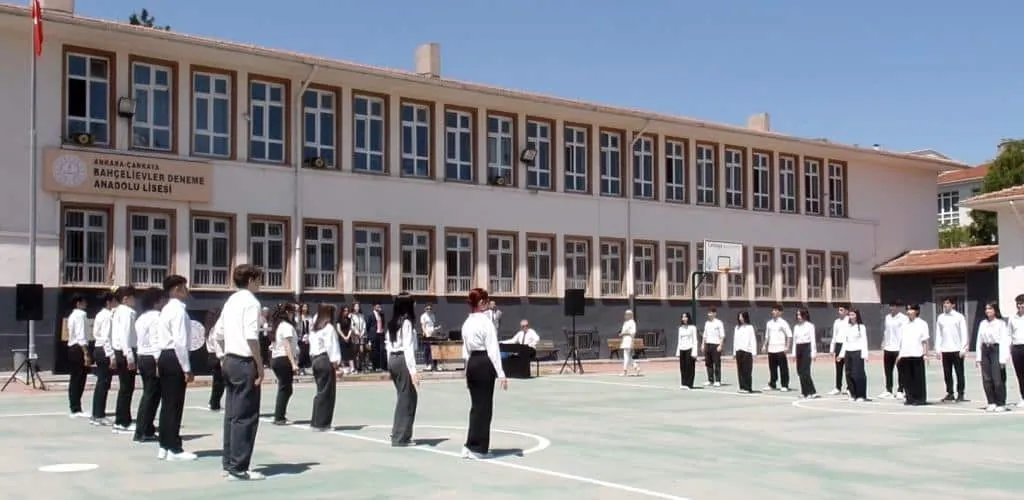Bahçelievler Deneme Anadolu Lisesi fotoğrafı