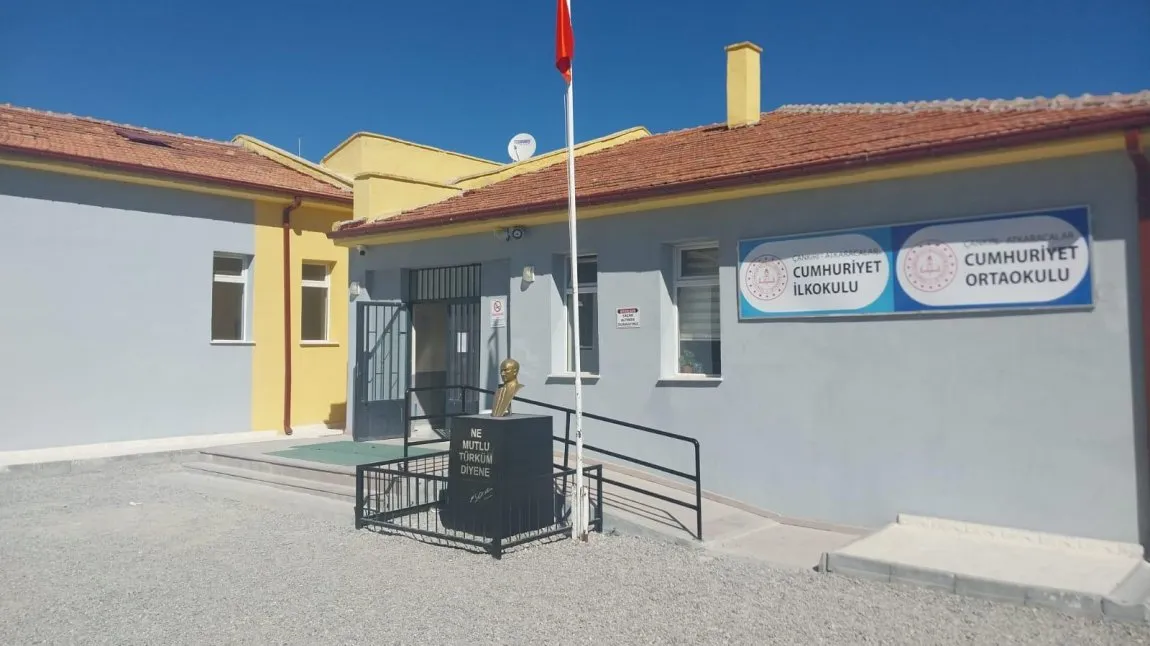 Atkaracalar Cumhuriyet İlkokulu fotoğrafı